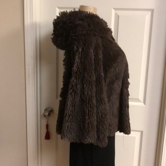 Brown Cape - Picture 4 of 4